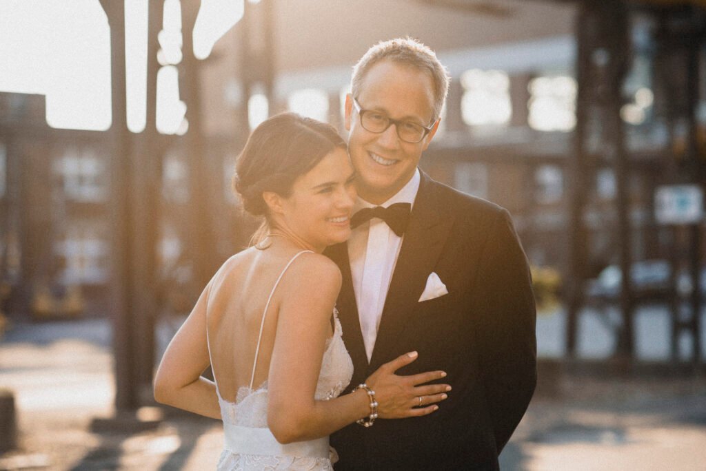 Authentic and candid wedding portraits of bride and groom in Ehrenfeld, Cologne – captured by a professional wedding photographer in Germany